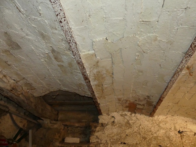 Couvrement d'étable en voûtains sur poutrelles métalliques, ferme au quartier du Béal Noir