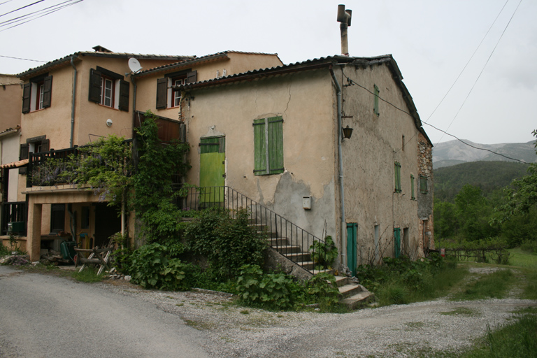 maison puis école actuellement maison