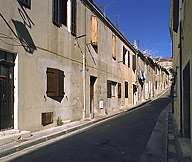 Vue de l'alignement des façades sur la rue Druilhe, détail du tronçon central : maisons de type 2.