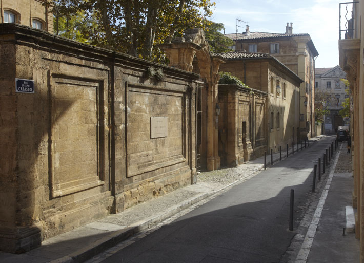 Hôtel de Réauville, puis de La Tour-d'Aigues, puis de Caumont, actuellement conservatoire de musique