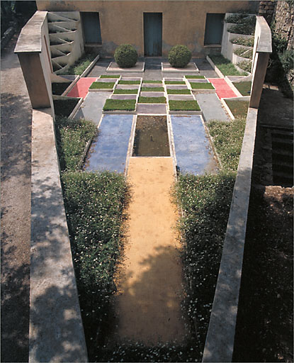 jardin d'agrément cubiste du Clos Saint-Bernard ou Villa Noailles