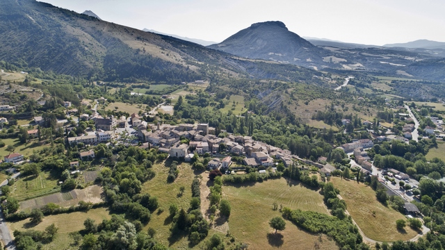 Vue aérienne de situation prise de l'ouest.