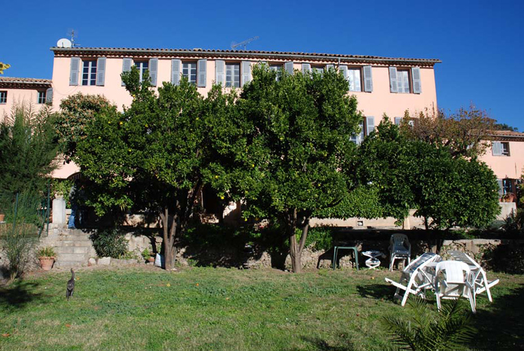 parfumerie V. Toussan, actuellement immeuble à logements