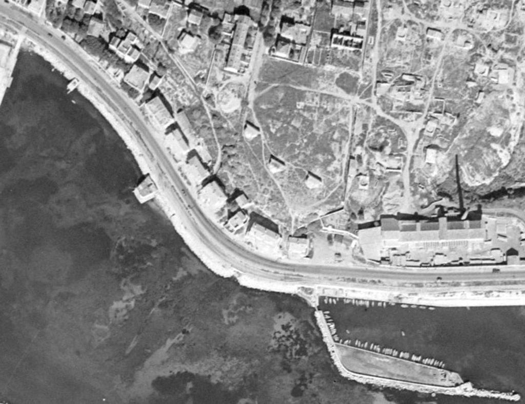 [Vue aérienne verticale, quartier de l'Estaque, secteur Fenouil, Marseille], 1952.