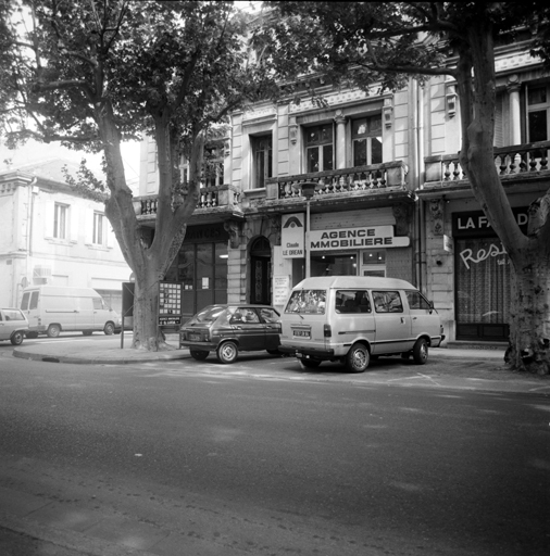 magasin de commerce actuellement bureaux