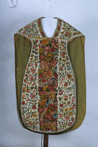 chasuble, étole, manipule, bourse de corporal