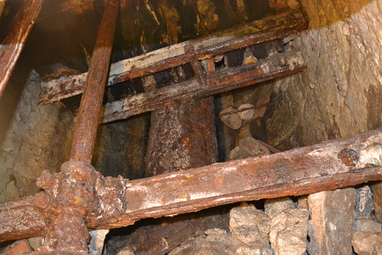 moulin à huile et à farine, actuellement immeuble à logements et magasin de commerce