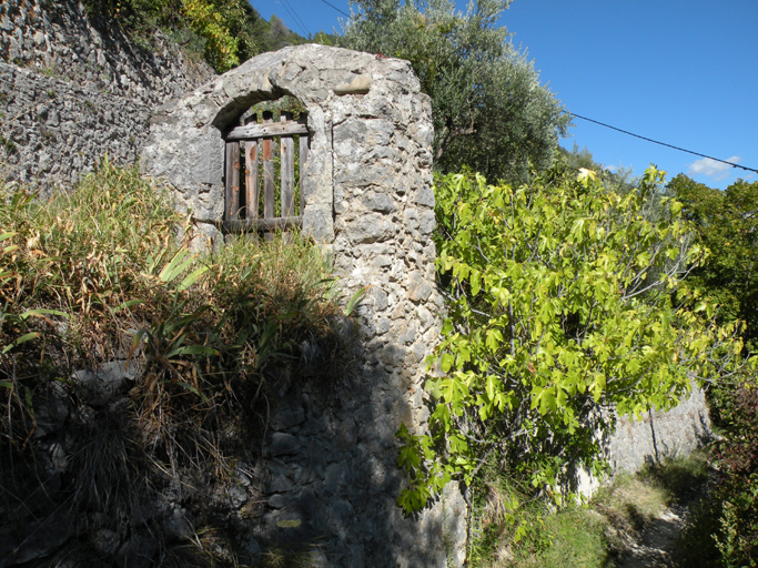 Fouent de Castel, parcelle 1980 B2 non cadastré (255). Porte d'un jardin.