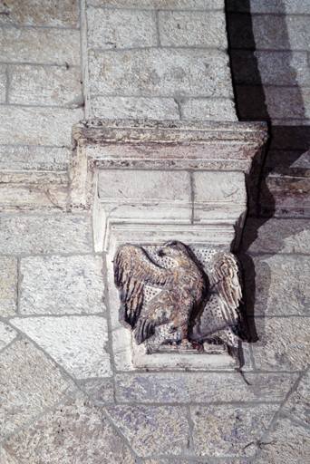 Chapelle, choeur, angle nord-ouest, culot : aigle de saint Jean.