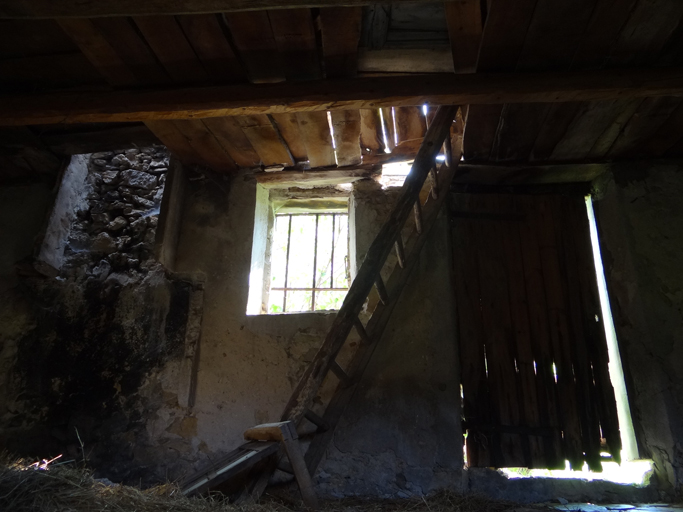 Vue de volume d'un logis saisonnier. Entrepôt agricole au quartier du Vignaou. (1985 Z1 119a)