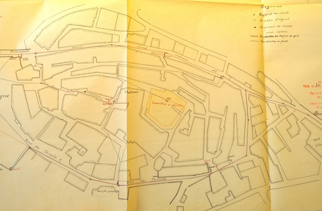[Plan des égouts à établir et des immeubles à démolir (nord à gauche), 1922.]
