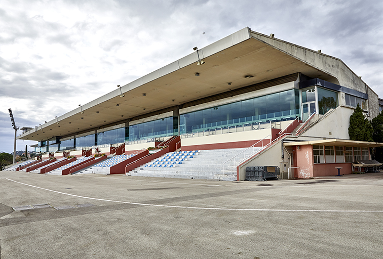 Tribune du public, dite tribunes du pesage