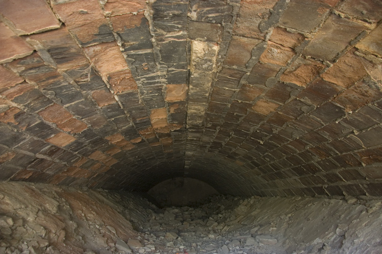 Détail d'un canal de ventilation voûté à l'écoinçon des voutes des casemates.