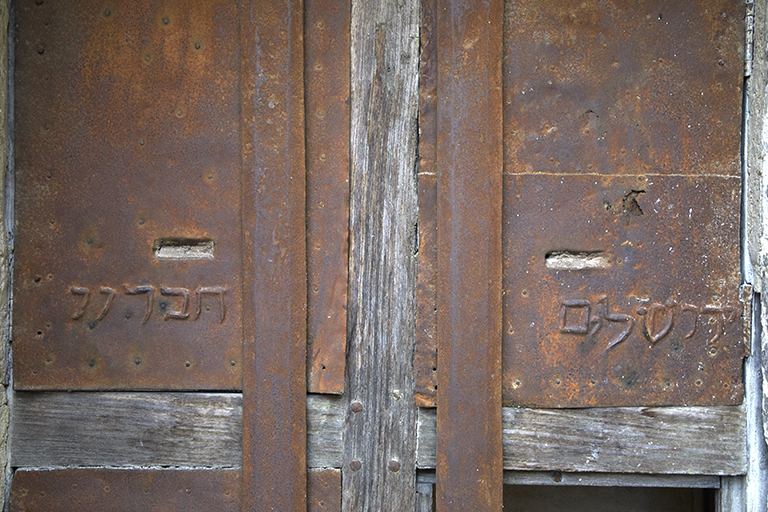 Ensemble de six troncs de synagogue
