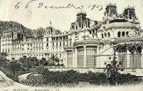 Beaulieu - Bristol Hôtel - L.L. [Vue d'ensemble de la façade ouest de l'hôtel avec le restaurant La Rotonde au premier plan], 1907.