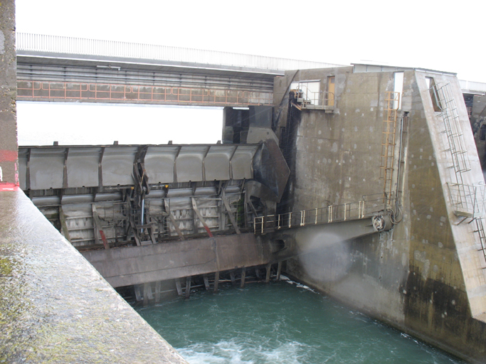 barrage mobile de Caderousse, pont routier