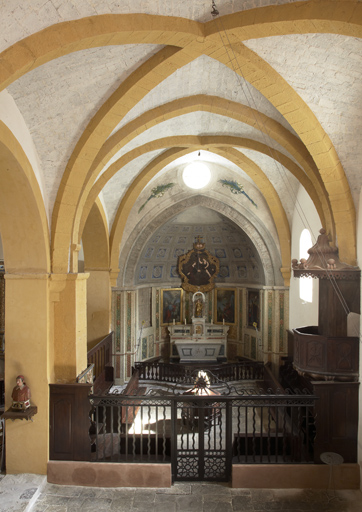 Ensemble du choeur : deux clôtures de choeur, ensemble de bancs de choeur, lambris de demi-revêtement