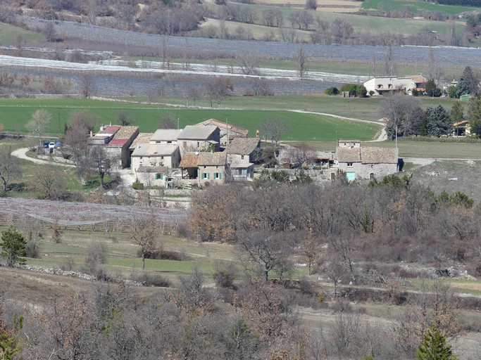 Hameau de la Combe. Vue d'ensemble prise du sud.