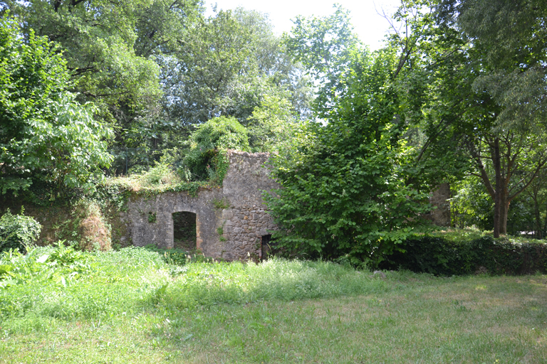 bastide, blanchisserie et séchoir à figue, puis moulins à huile et à ressence, actuellement logement