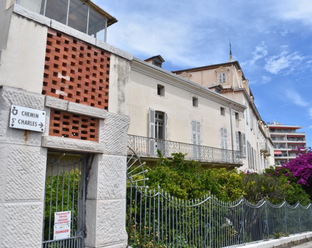 couvent et pensionnat du Saint-Sacrement, appelé aussi Pavillon Saint-Louis ou Villa Marie-Joseph, puis maison de retraite Saint-Charles, actuellement sans affectation