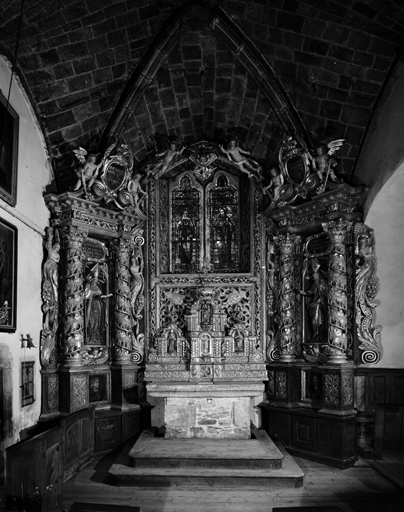 ensemble du maître-autel (2 gradins d'autel, 2 tabernacles, exposition, 6 statuettes, retable)