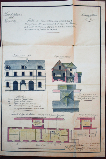 Place d'Embrun 1819. Projet pour 1819. Feuille de dessin relative aux articles 6 et 7 du projet pour 1819 pour réparer le 1er étage du bâtiment de la port de Briançon coté (13) et la toiture de la chambre des orgues et du fronton de la porte. [Plans, coupe et élévation du bâtiment de la porte de Briançon]. 1818.