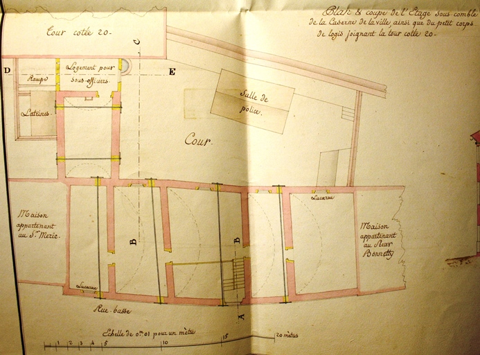 demeure des barons de Glandevez puis caserne de Bois-Gérard puis centre de loisirs, actuellement centre de loisirs et boutique