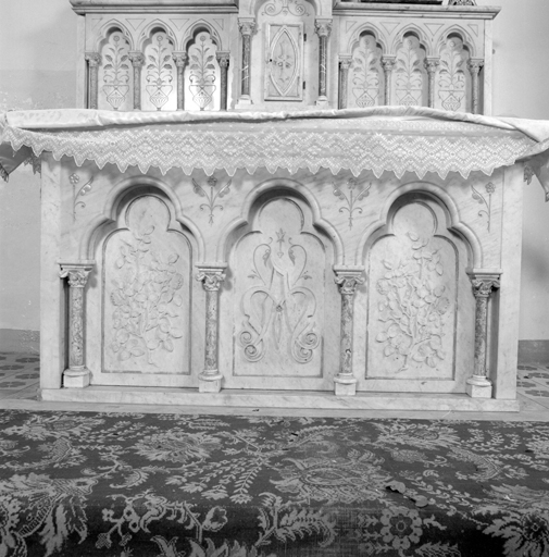autel, gradins d'autel (2), tabernacle (autel secondaire, autel tombeau) : autel de la Vierge, style néo-gothique