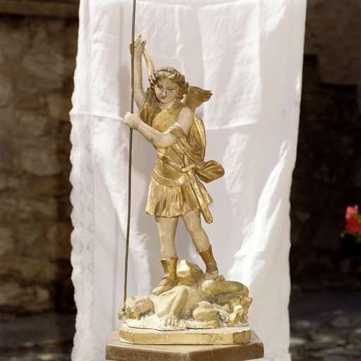 statue (statuette) : Saint Michel terrassant le démon