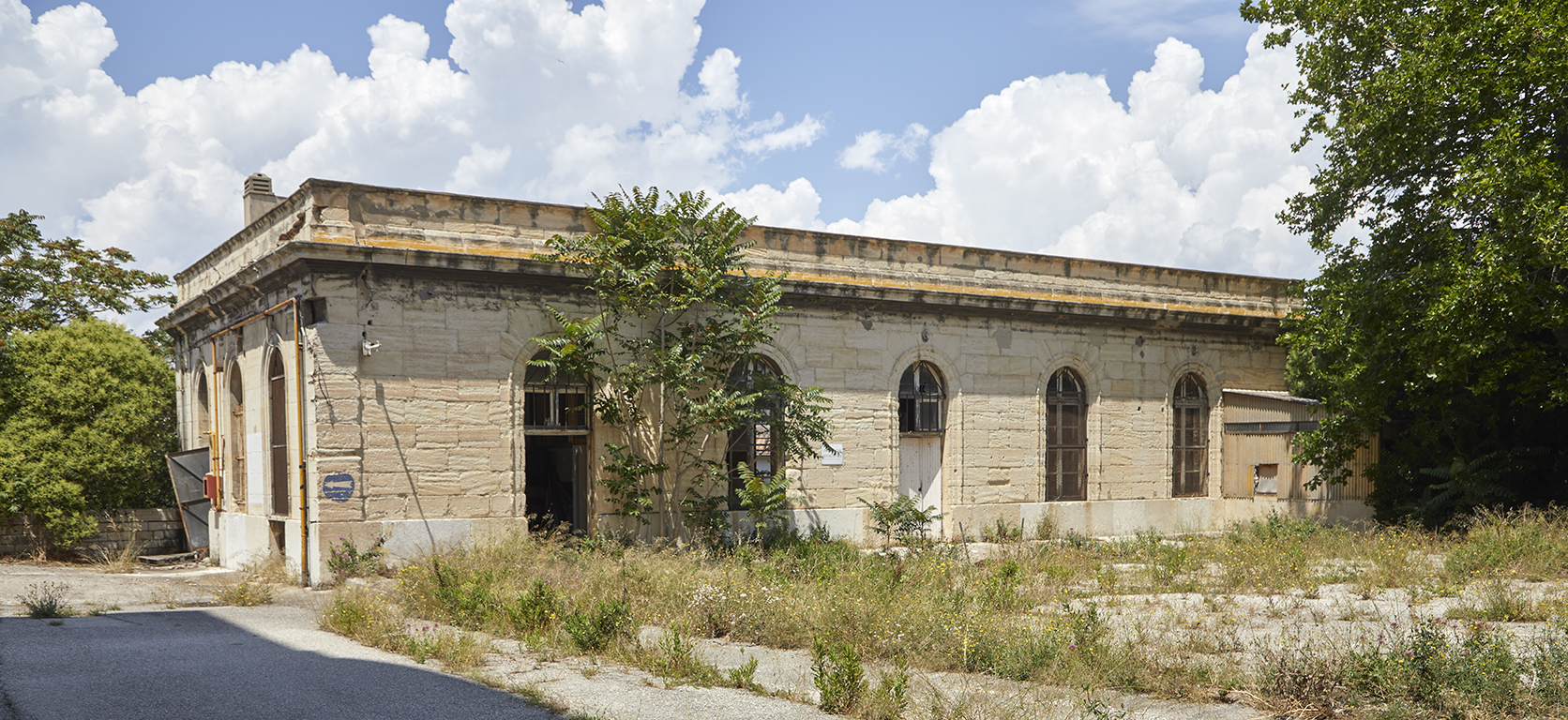 Façade principale de l'ancien bâtiment des locaux disciplinaires.