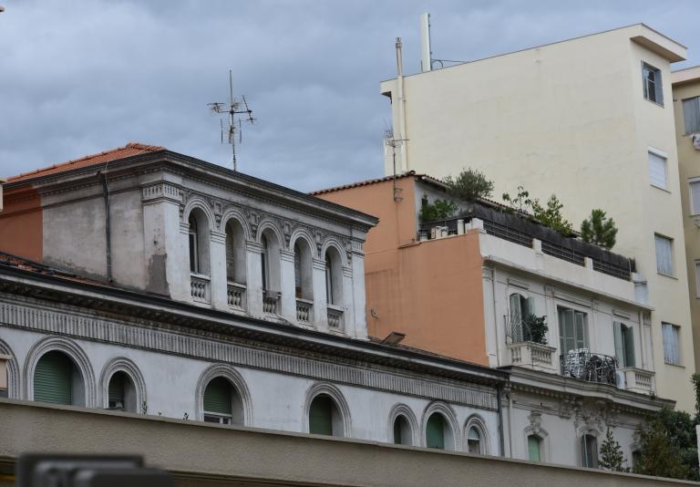 deux maisons de villégiature (villas balnéaires), devenues hôtel Continental puis hôtel Rodnoï Ougol, actuellement immeuble et immeuble Viviane de France