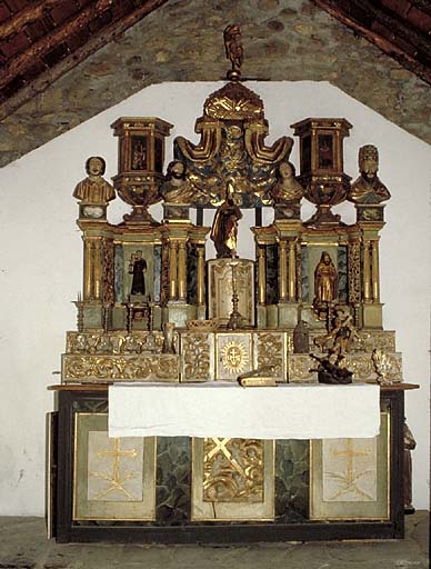 autel, tabernacles (2), gradins d'autel (2), bustes-reliquaires (4), exposition (maître-autel)