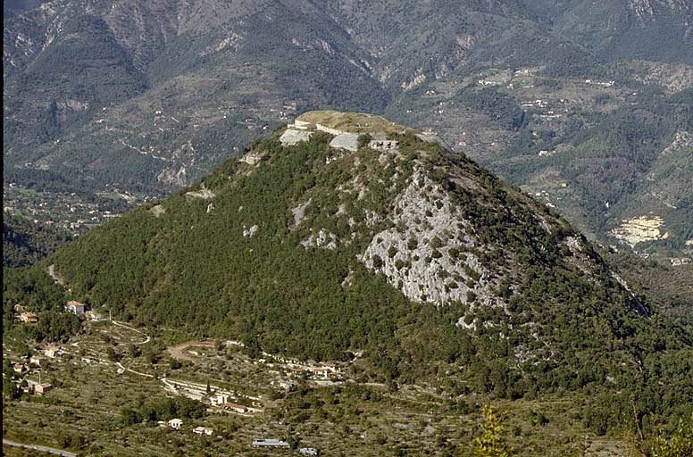 Le mont vu du sud-ouest de la région du col du Farghel.