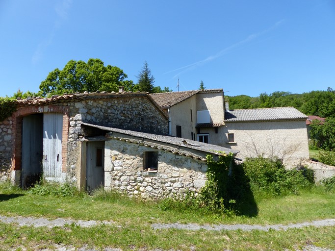 Remise et porcherie, vue prise de l'est.