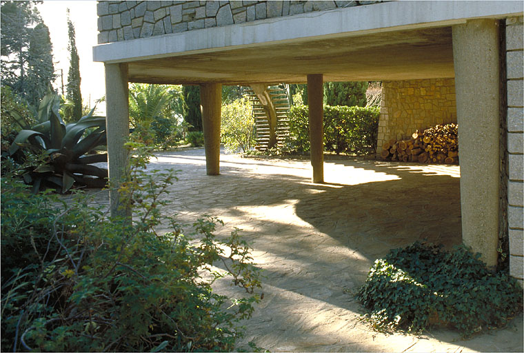 Les pilotis de la villa les Alizés, 1951, Maurice Blanc et Jean-Philippe Bentz.