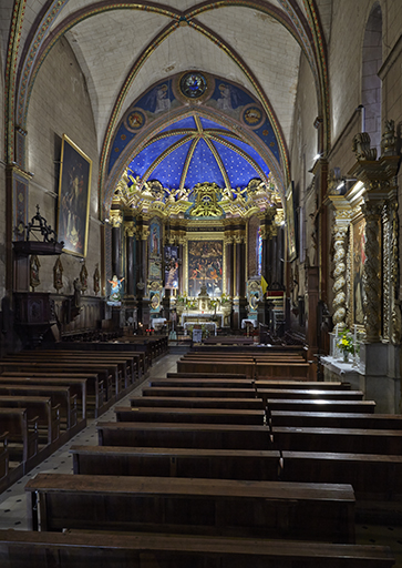 Vue intérieure vers le choeur.