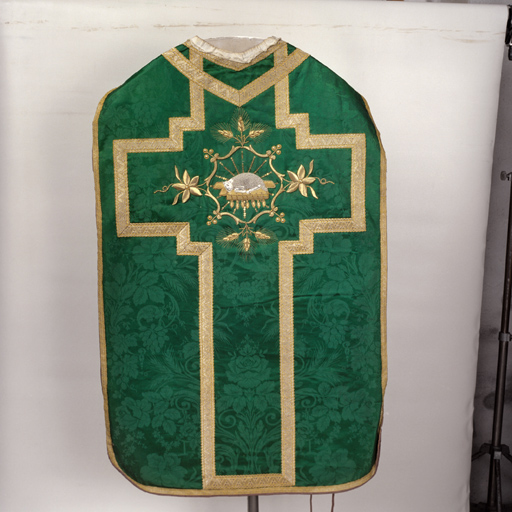 ensemble de vêtements liturgiques (N° 2) : chasuble, étole, manipule, bourse de corporal, voile de calice (ornement vert)