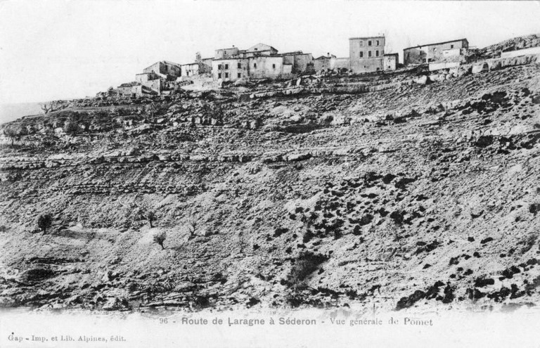 Route de Laragne à Séderon. Vue générale de Pomet. Vers 1900.
