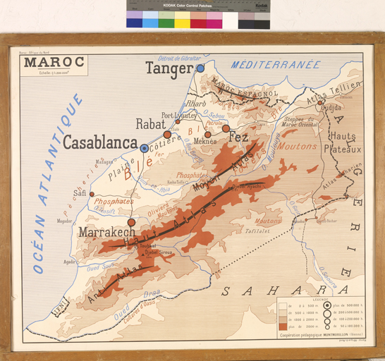 ensemble de 12 cartes murales de la série les Régions Naturelles de France et l'Union Française