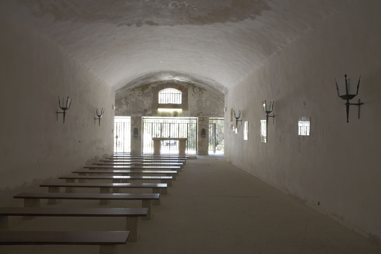 ouvrage fortifié dit retranchement du Pas de Leydet ; poudrière actuellement chapelle Notre Dame du Faron