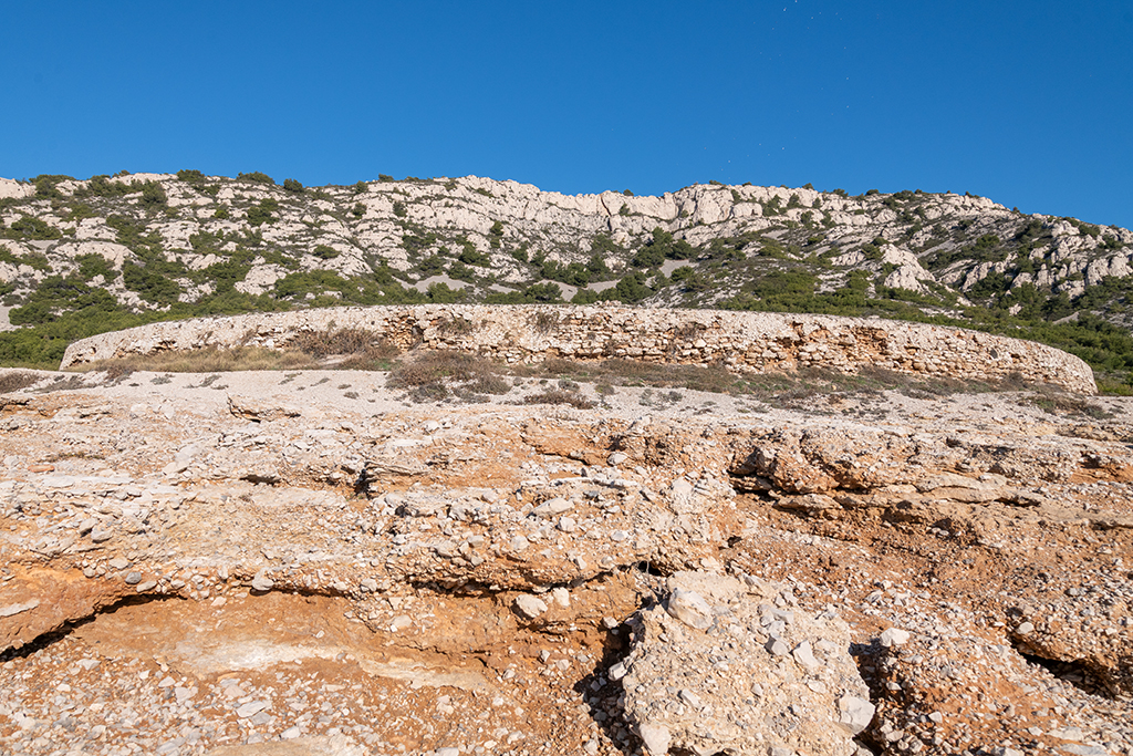 Vue extérieure du revêtement de l'épaulement de la batterie de Mounine