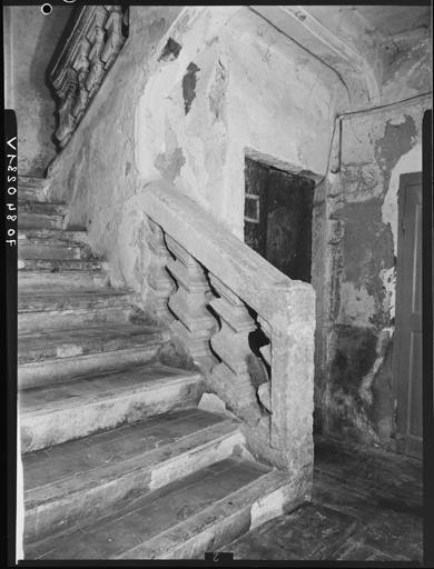 Escalier, rampe de la première volée.