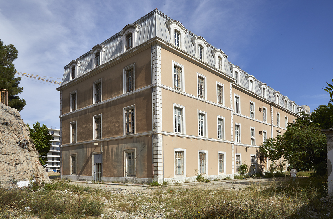 Bâtiment principal vu du Nord-Ouest.