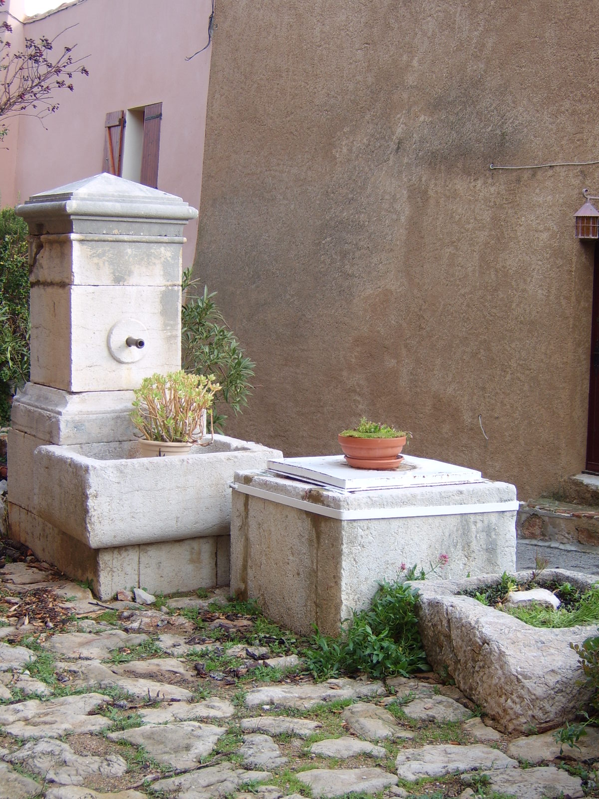 fontaine et abreuvoir