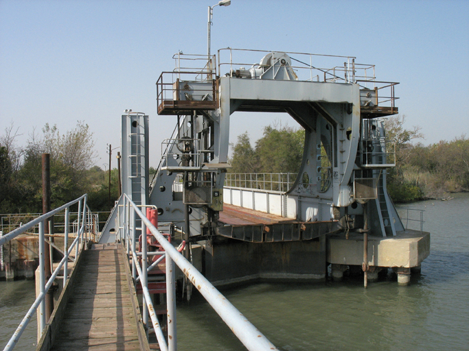 bac ferroviaire dit bac à wagons ou ferry-boat du Salin de Giraud