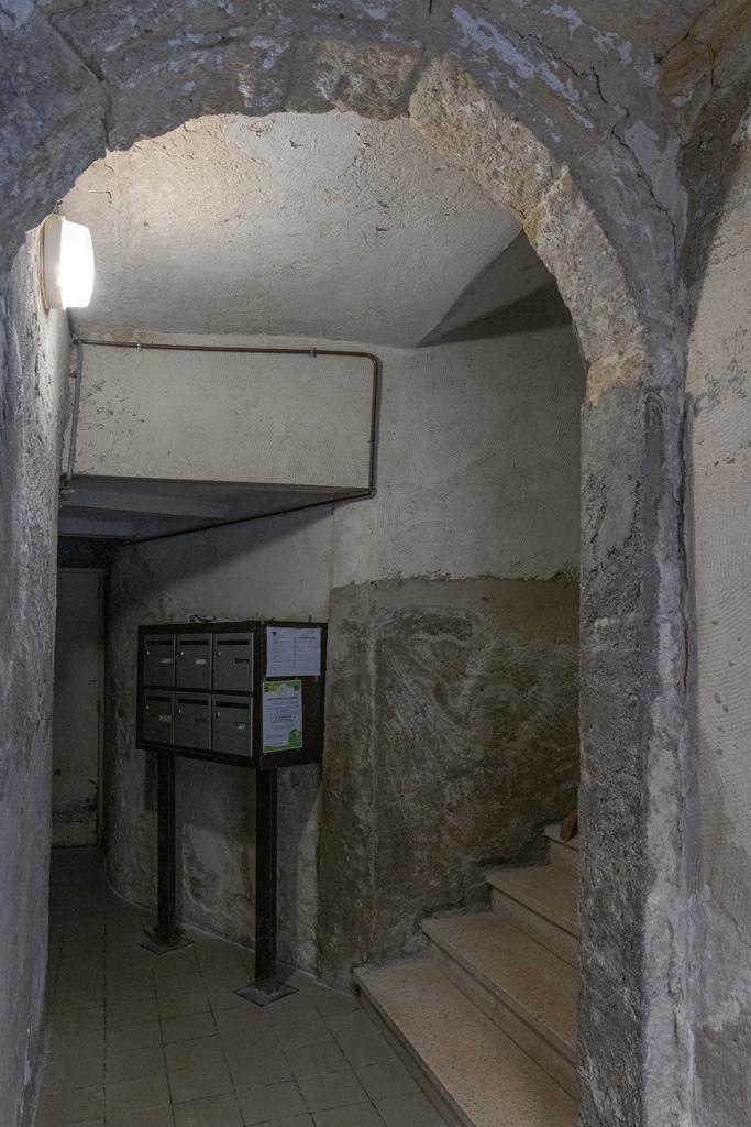 Maison puis orphelinat puis immeuble puis résidence Les cyprès
