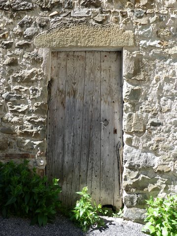 Pignon nord, premier niveau. Porte.