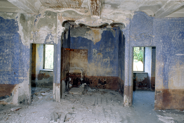 La maison de maître, premier étage. La chambre. L'alcôve, vue de face.