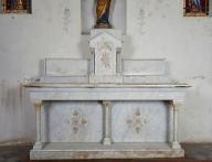 Ensemble de l'autel secondaire de la Vierge : degré d'autel, autel, tabernacle, deux gradins d'autel