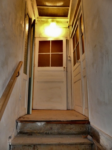 Partie ouest. Etage, palier de l'escalier.